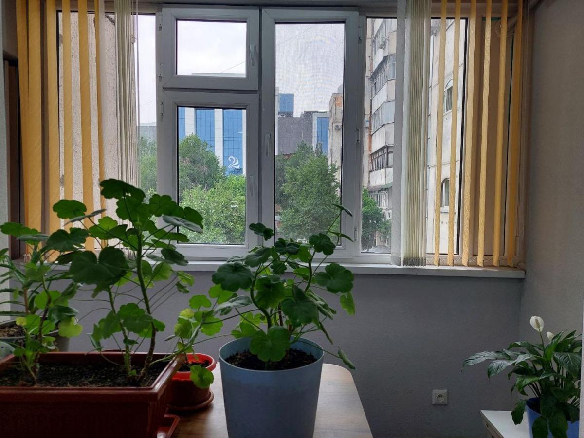 Downtown Homestay Bishkek Exterior photo